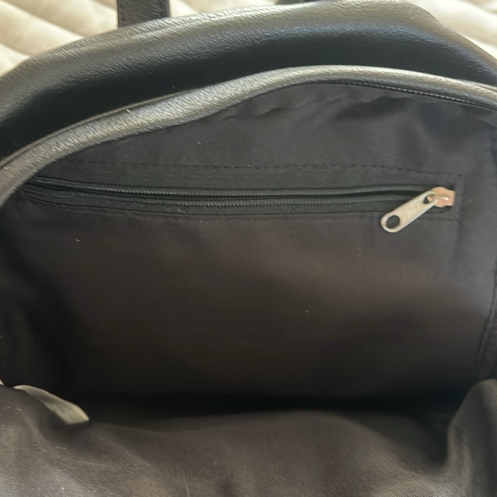 💕 Preloved Mini Furry Kitty Backpack 🐱 - Picture 4 of 9